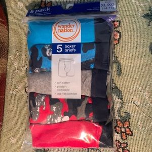 New in original packaging. Boys XL (14-16) Wonder Nation boxer briefs.